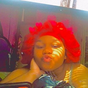 Meet your Posher, Tiara